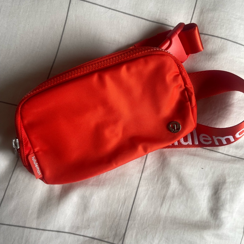 Lululemon Everywhere Belt Bag Solar Orange White Logo Strap 1L